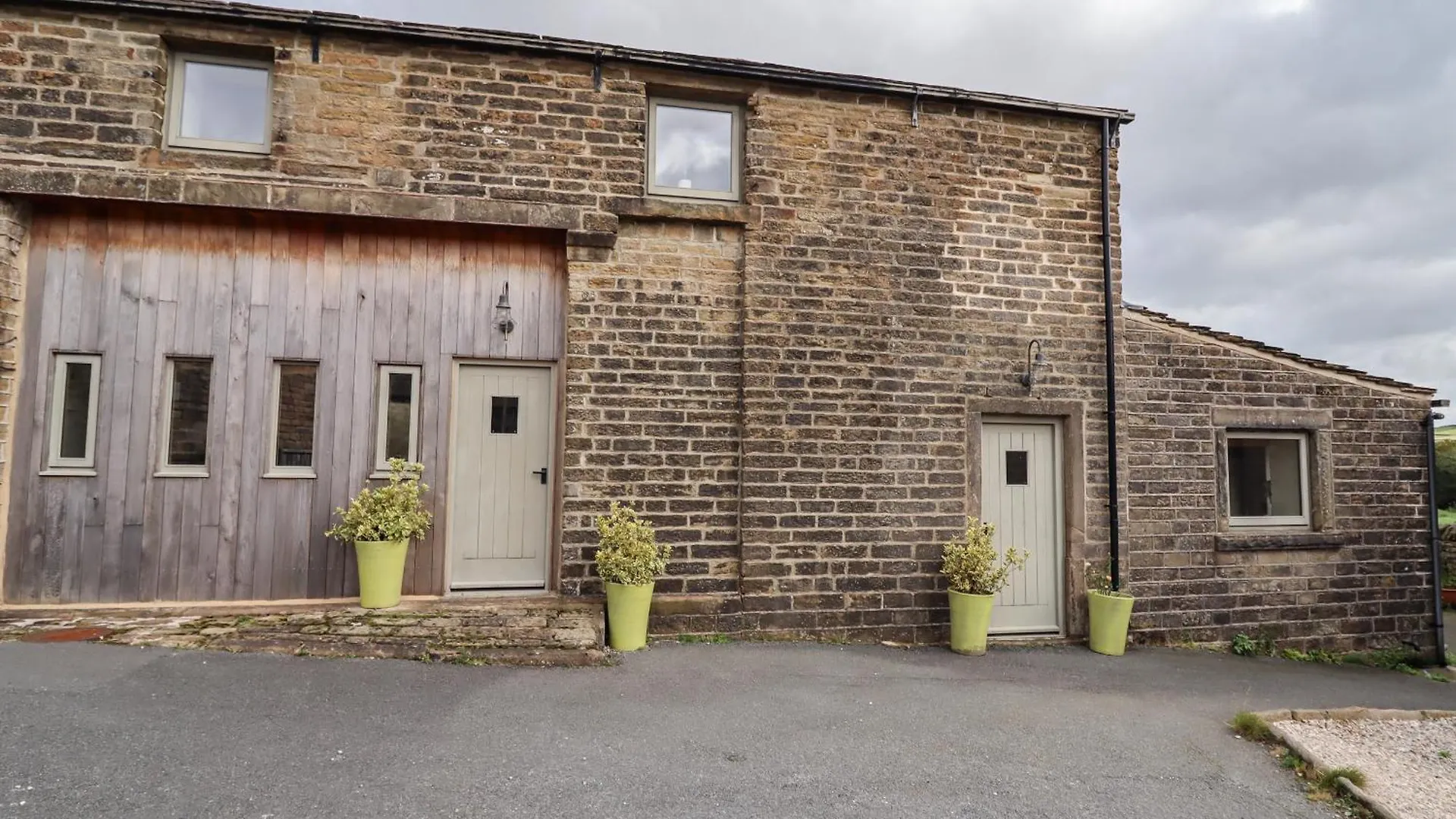 The Cow Shed Villa Holmfirth 0*,  United Kingdom