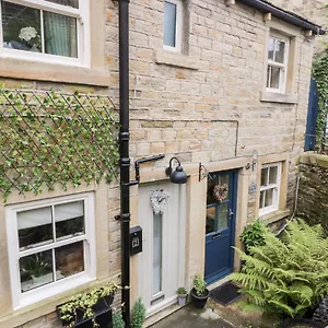 1 Oakleys Holmfirth