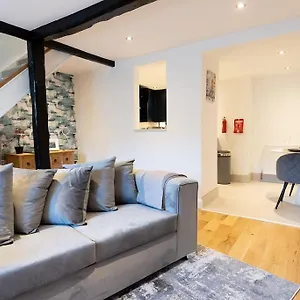 Ford Gate - Modern Luxury Based In Holmfirth